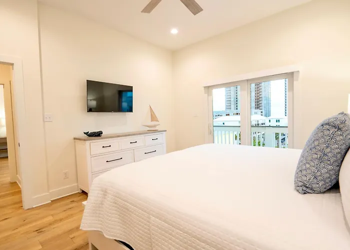 Private Pool & Short Walk To - Free Activities Holiday home