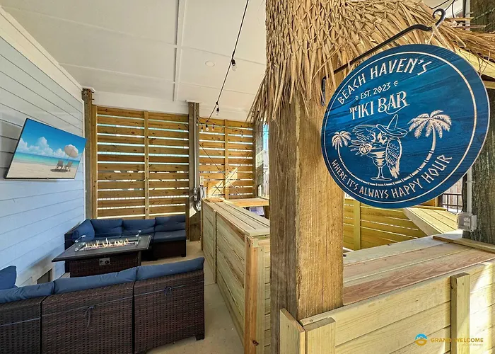 Private Pool & Short Walk To - Free Activities *